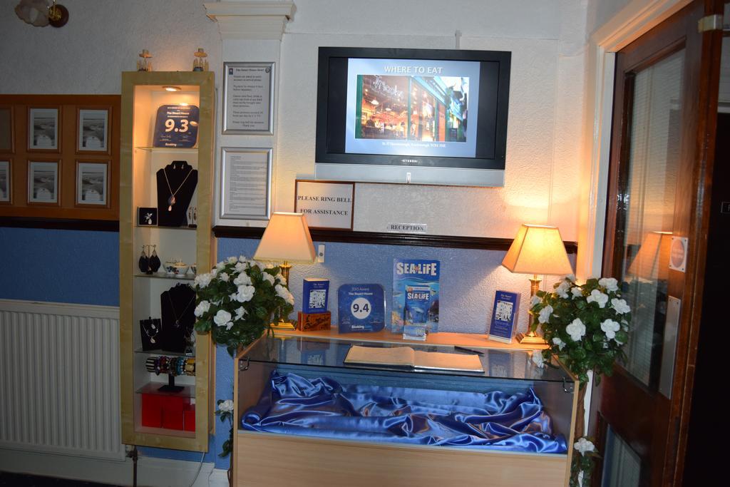 The hotel reception with its welcome desk and lamps