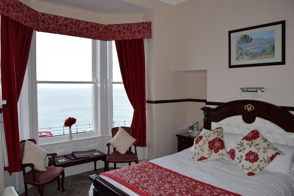 A sea-view double room with a bay window overlooking the North Sea